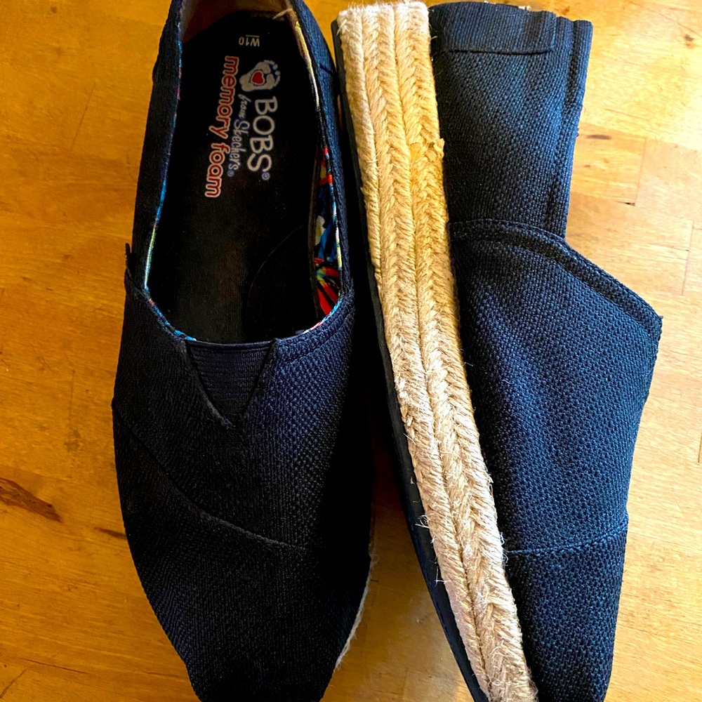 Bobs by Skechers black wedge shoe